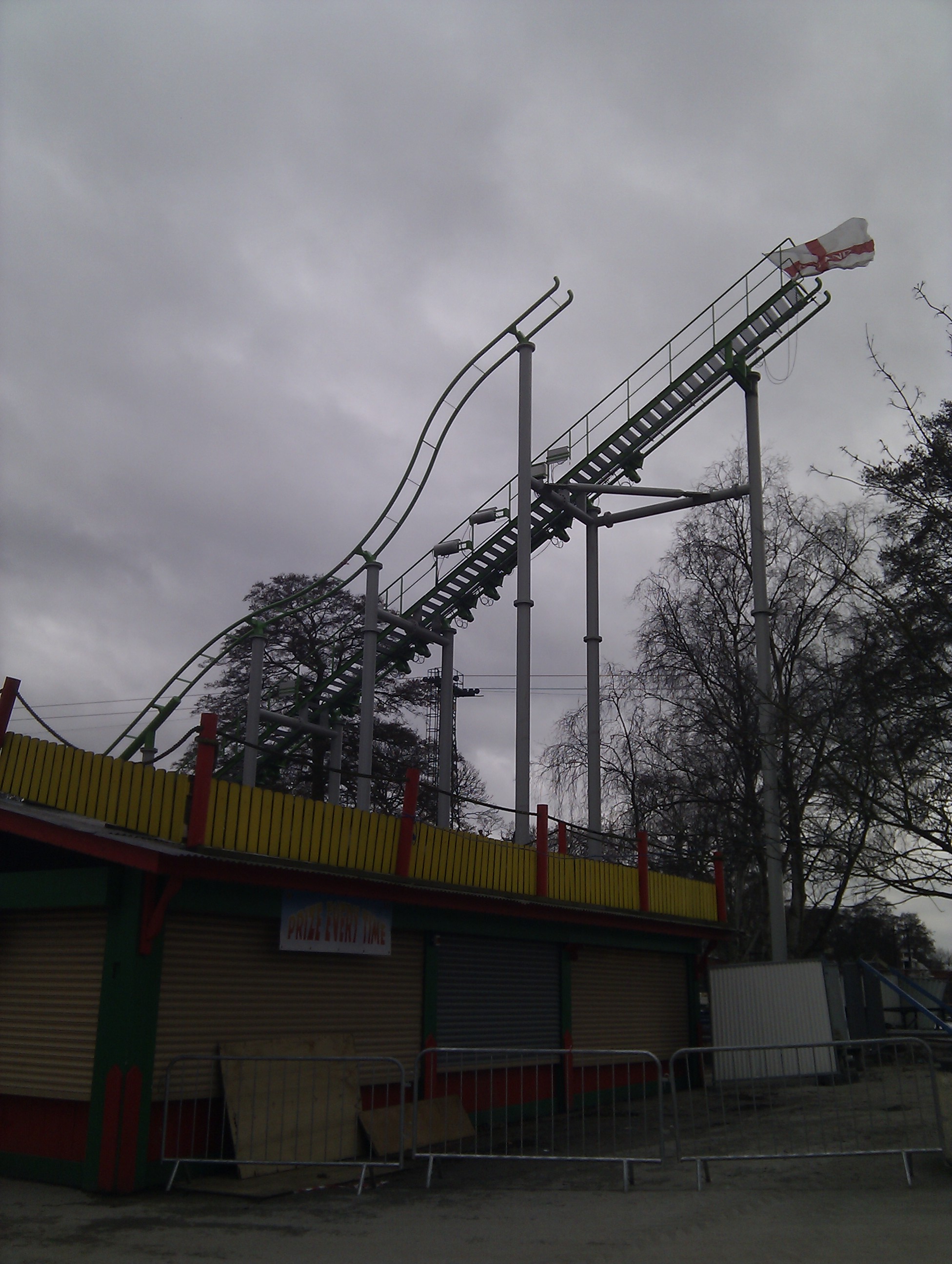 ben-10-coaster---drayton-manor-2011-construction_5476772793_o.jpg