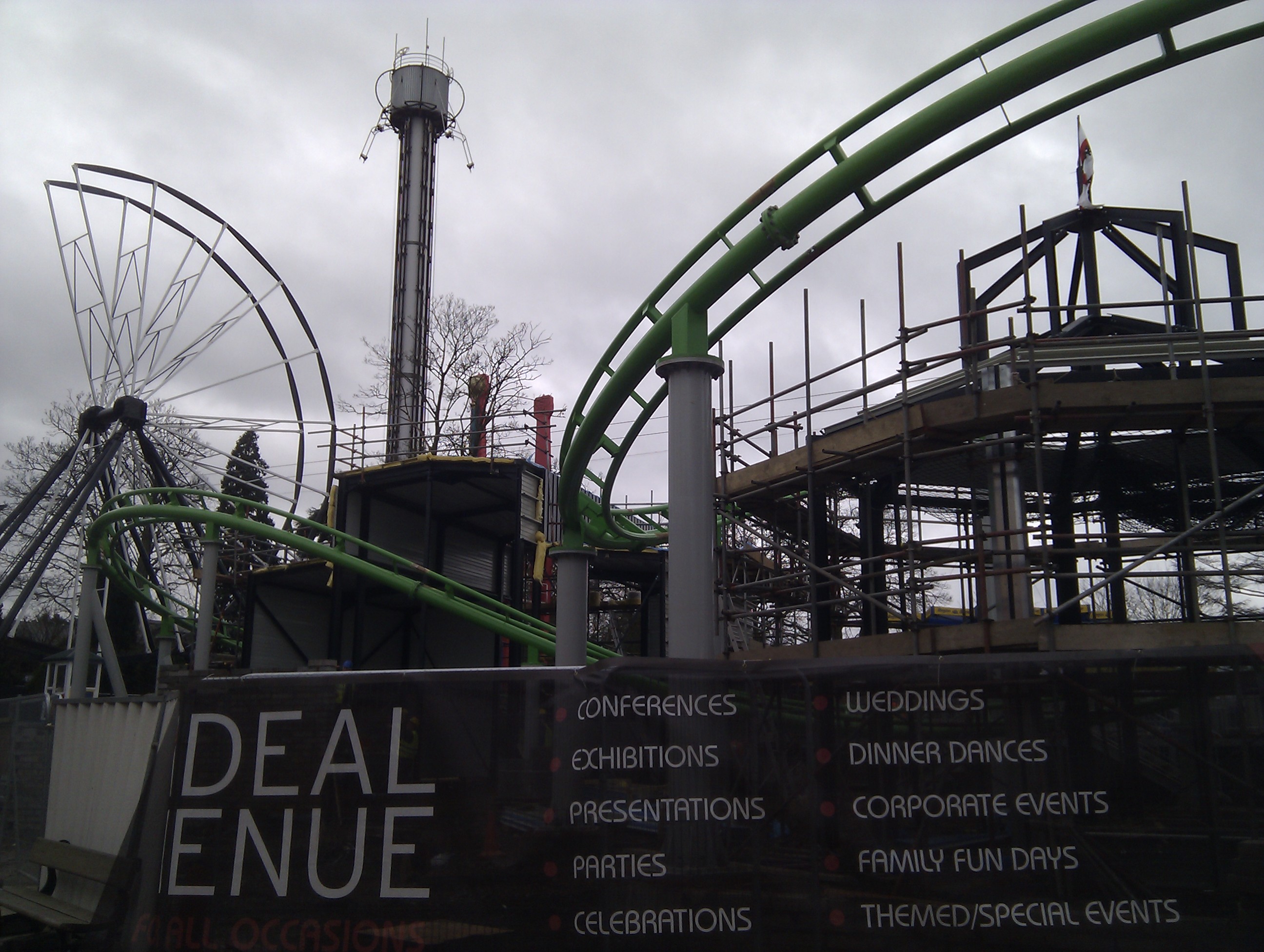 ben-10-coaster---drayton-manor-2011-construction_5476777457_o.jpg