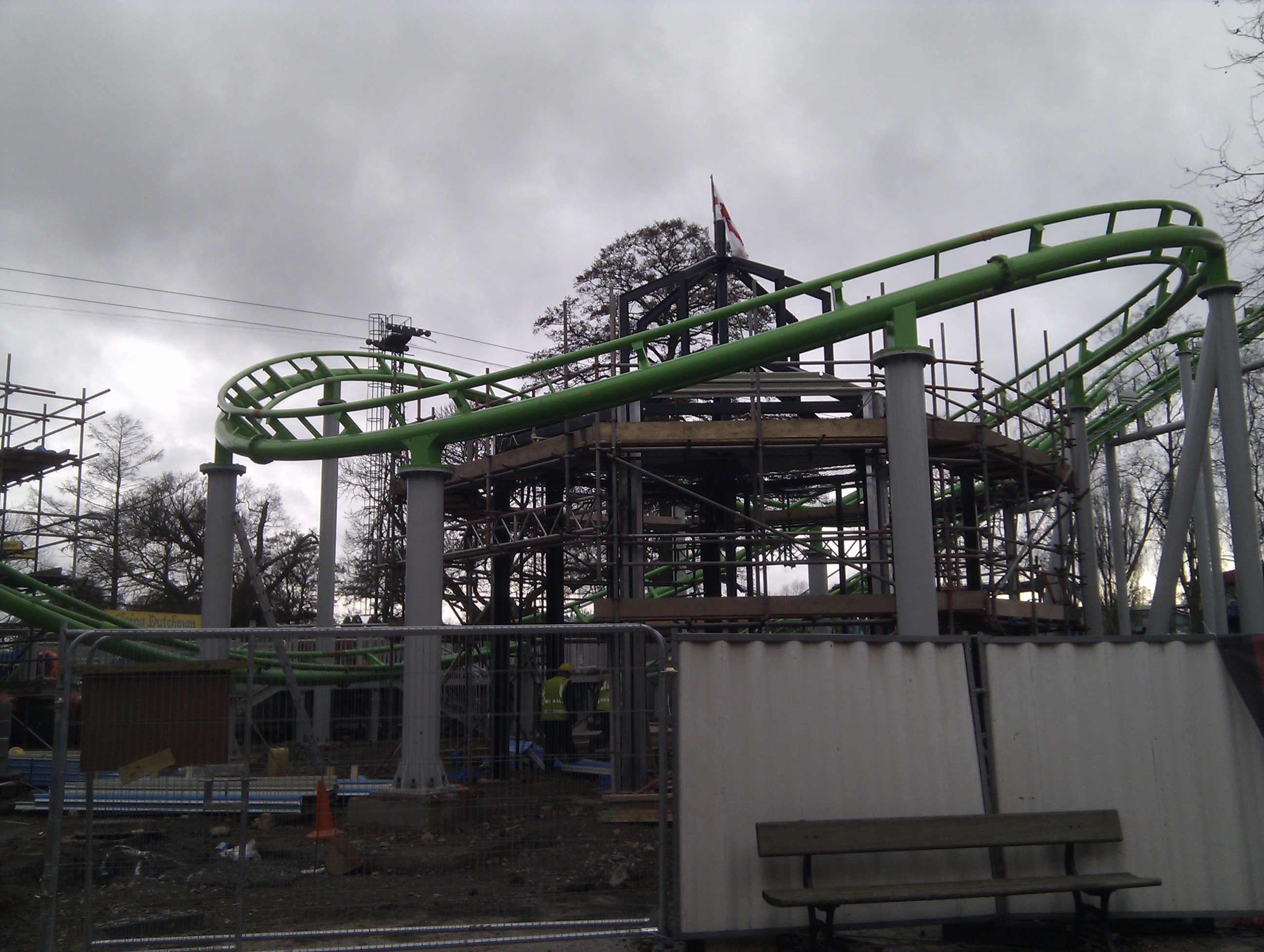 ben-10-coaster---drayton-manor-2011-construction_5477375460_o.jpg