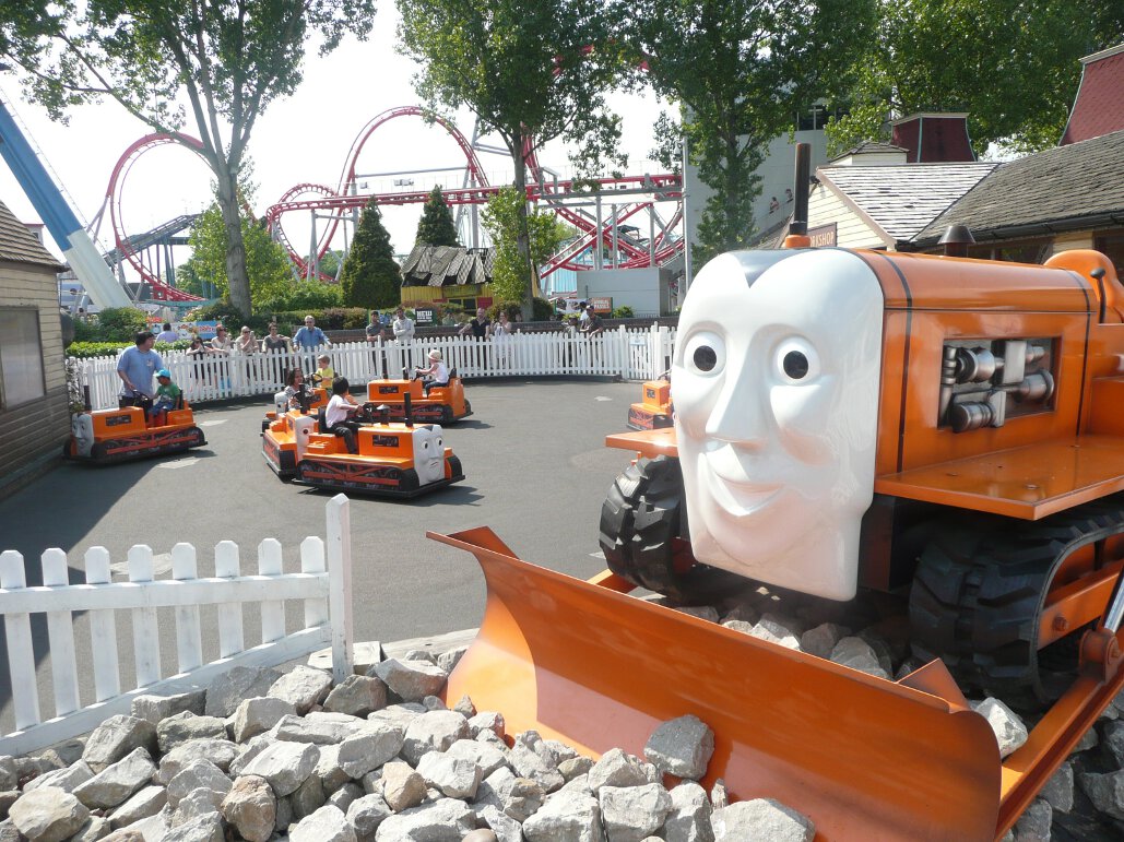 Thomas_Land_at_Drayton_Manor_(5).jpg